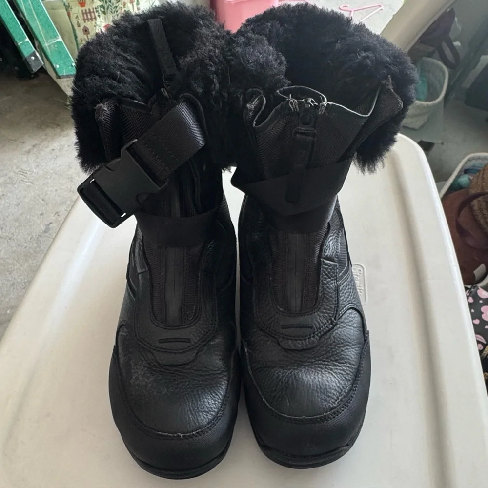 Men’s UGG Tahoe Boots Size 8.5 STYLE: 1107469-BLK
